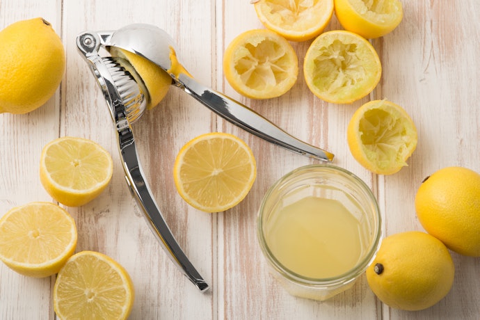 Choose a Simple-to-Use Handheld Squeezer for Fast Juicing