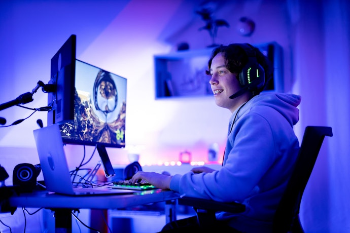 Stereo Headsets for Blocking Noise or Immersion