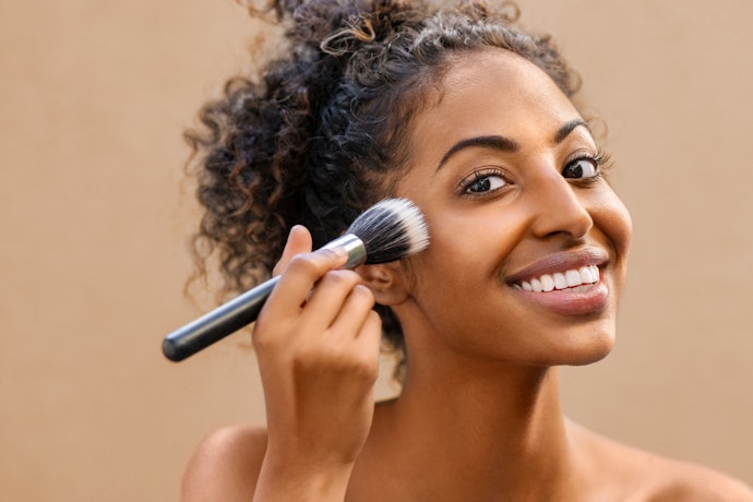 Translucent Setting Powder Absorbs Oils and Reduces Shine