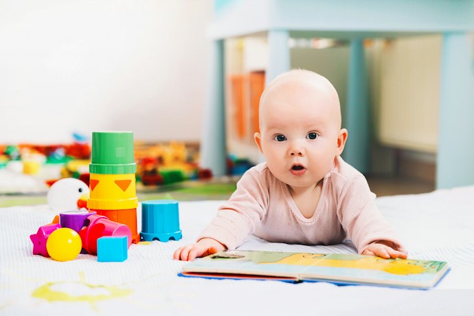 Infants 0-6 Months Old Rely on Seeing and Hearing