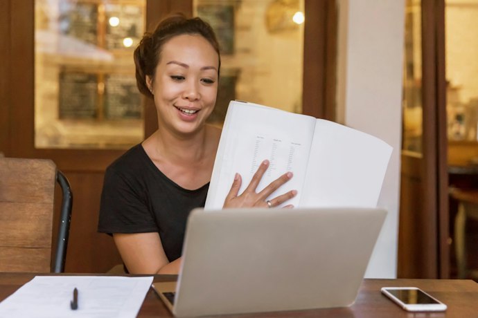 Collective Learning With Penpals or Tutors
