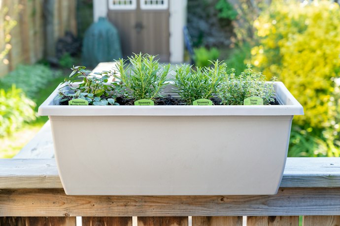 Saddle Planters Are Easy to Install
