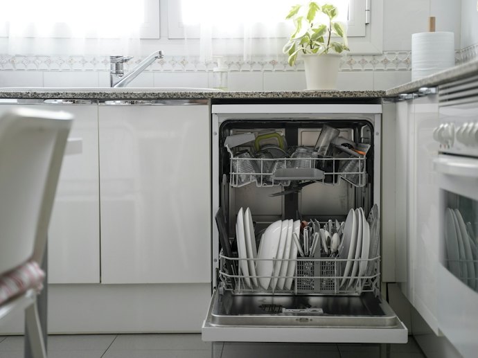 Silicone and Nylon are Stick-Resistant and Dishwasher-Safe