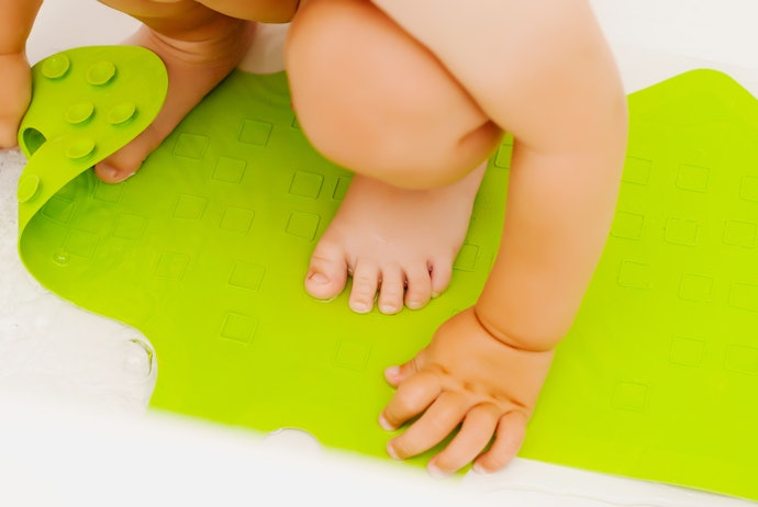 Choose Between a Weighted Mat or One With Suction Cups