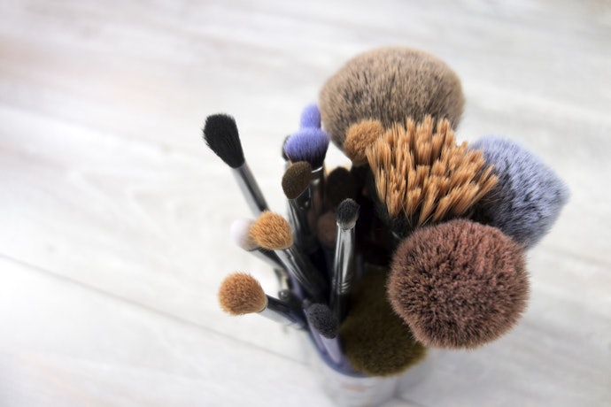 Loosely Packed Bristles Don't Hold as Much Foundation