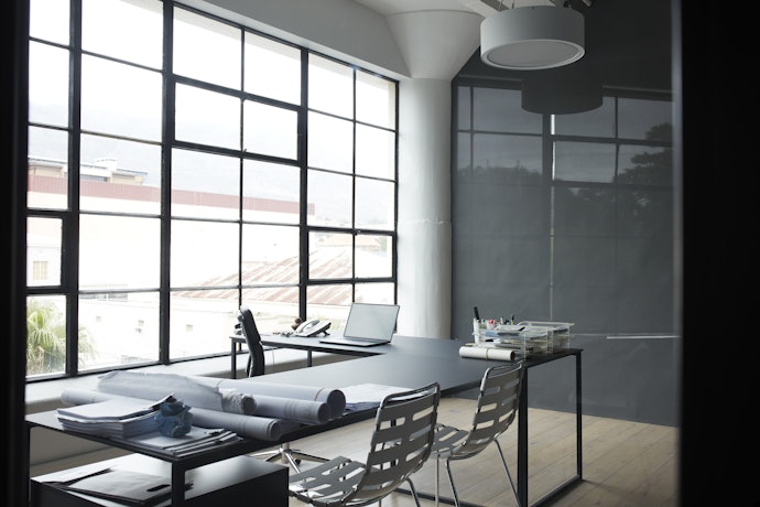 Metal Desks Are Sturdy and Suit Long-Term Use