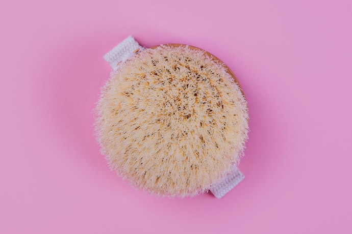 Bristles Cut Down on Static Electricity and Removes Loose Hair