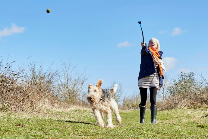 Manual Ball Launchers Let You Throw More Easily