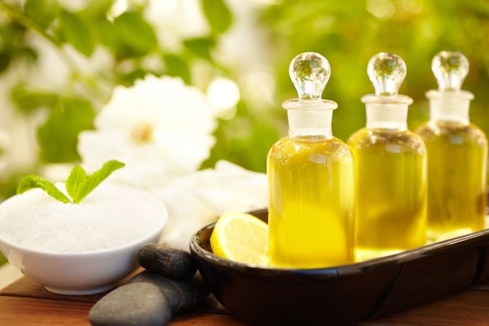 Use a Salt Scrub With Oils For Dry or Sensitive Skin