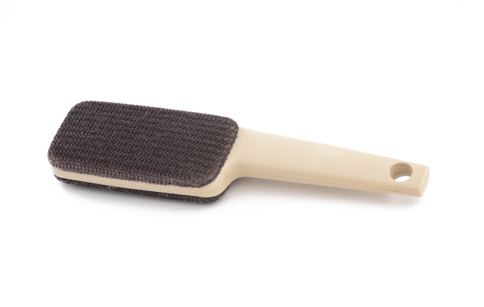Fabric Brushes Use Static Electricity