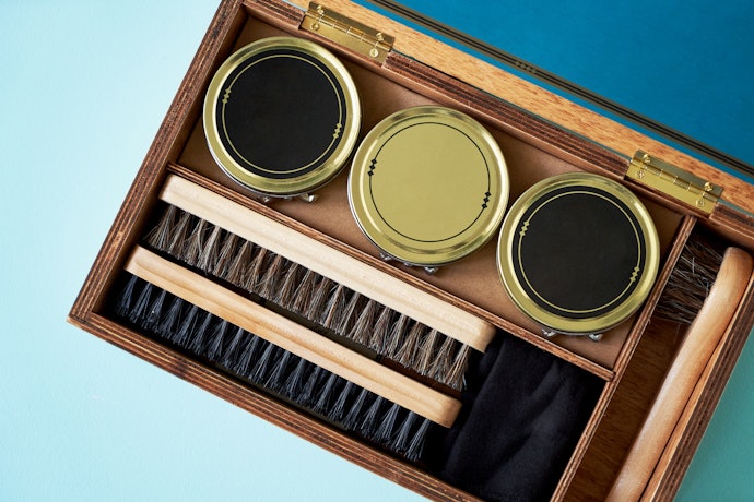 Deluxe Kits Offer a Complete Shoe Treatment