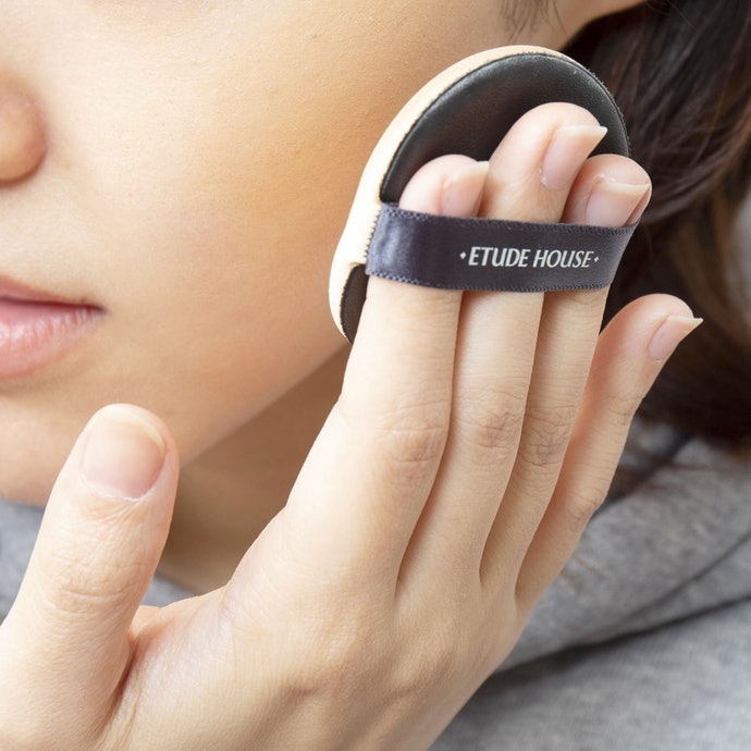 Decide When to Apply Concealer Based on the Type of Foundation You Use
