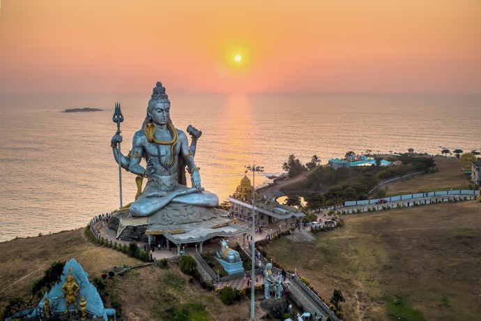 Lingam: Ritualistic, With a Pulsating Ring
