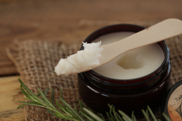 Apply Lip Scrub Only on Wet or Moisturized Lips