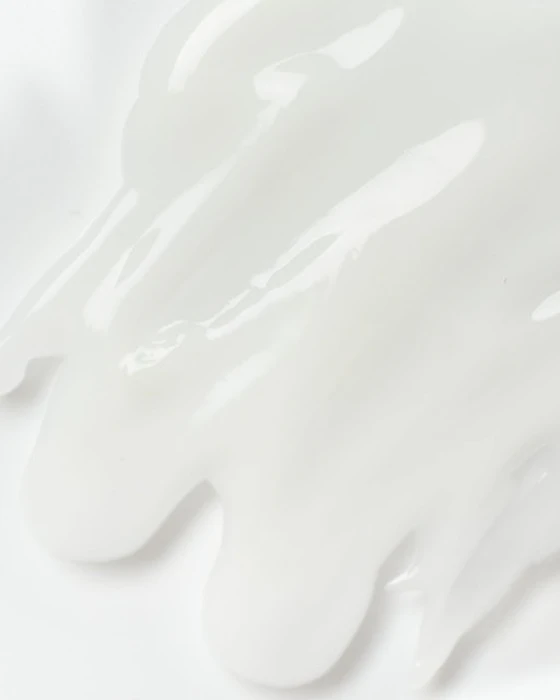 Stratia Velvet Cleansing Milk Image 2