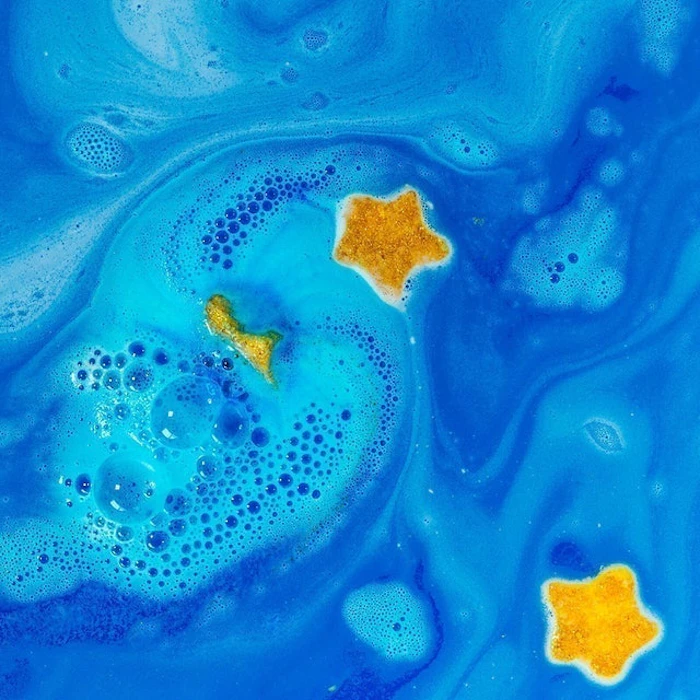 Lush Shoot for the Stars Bath Bomb Image 2