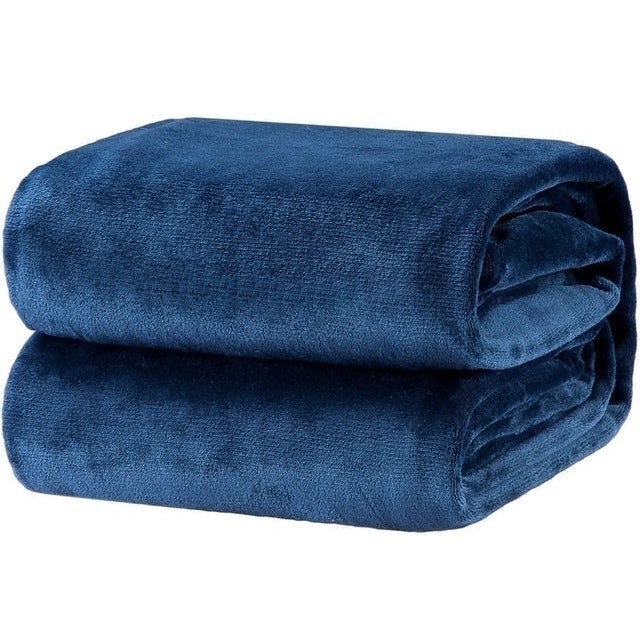 10 Best Lap Blankets in 2022 (Bedsure, MaxKare, and More) 1