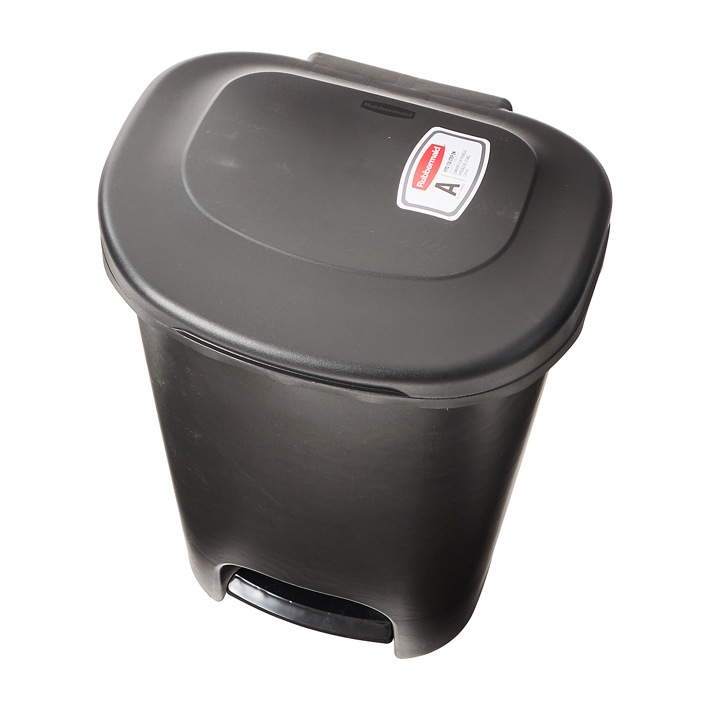 Rubbermaid Classic Step-On Trash Can 3