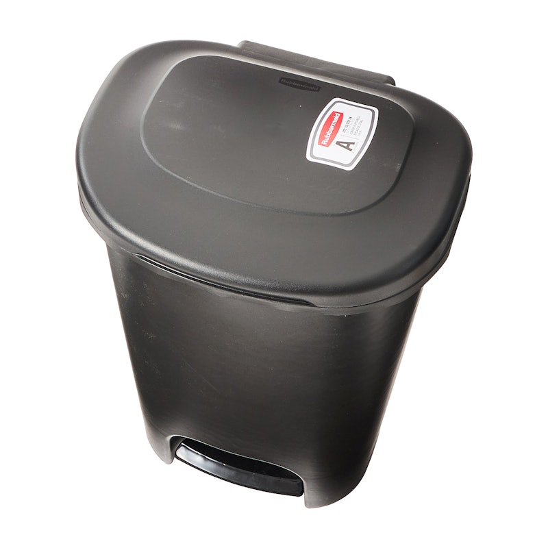 Rubbermaid Classic Step-On Trash Can 3