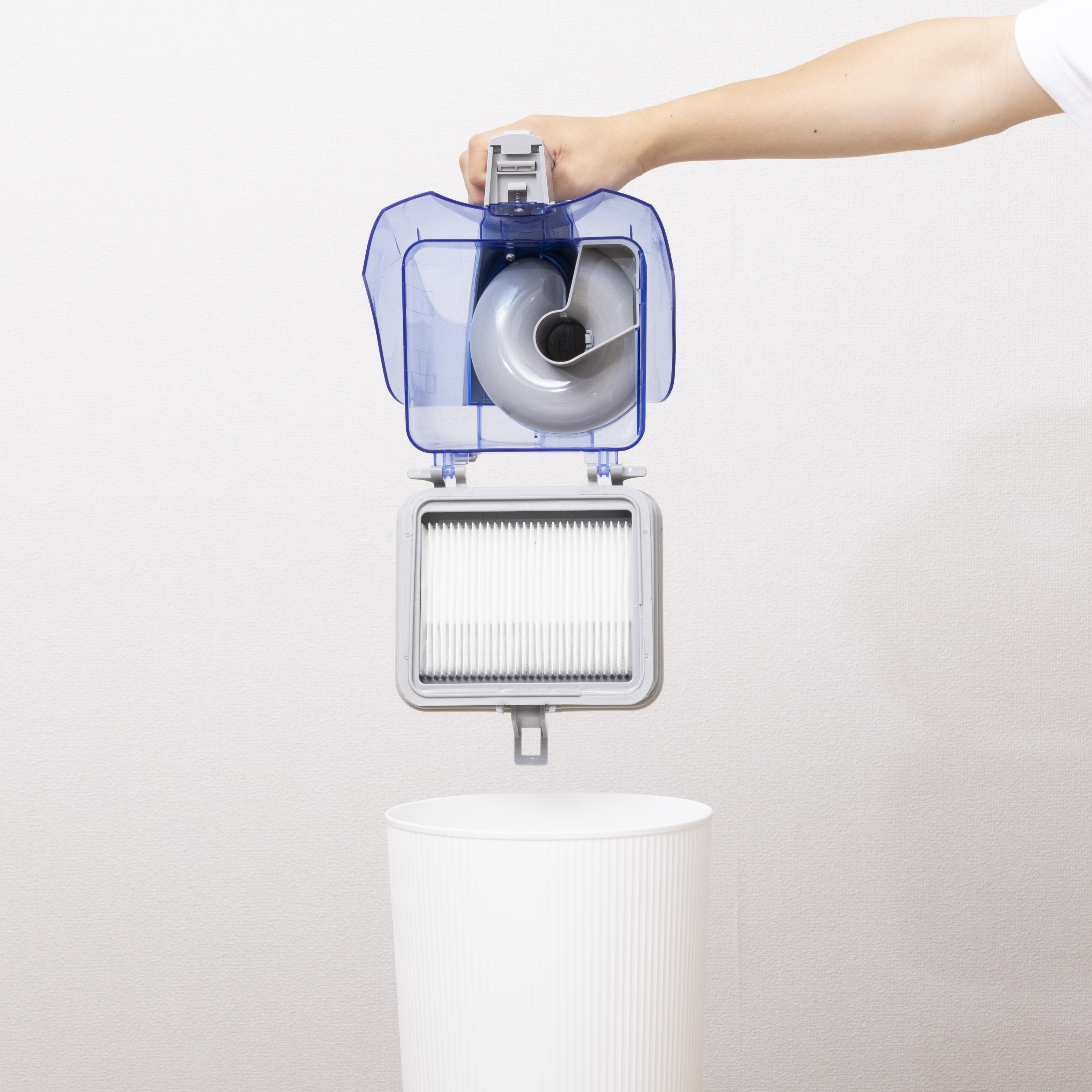 Compact Bagless Canister Vacuum 20