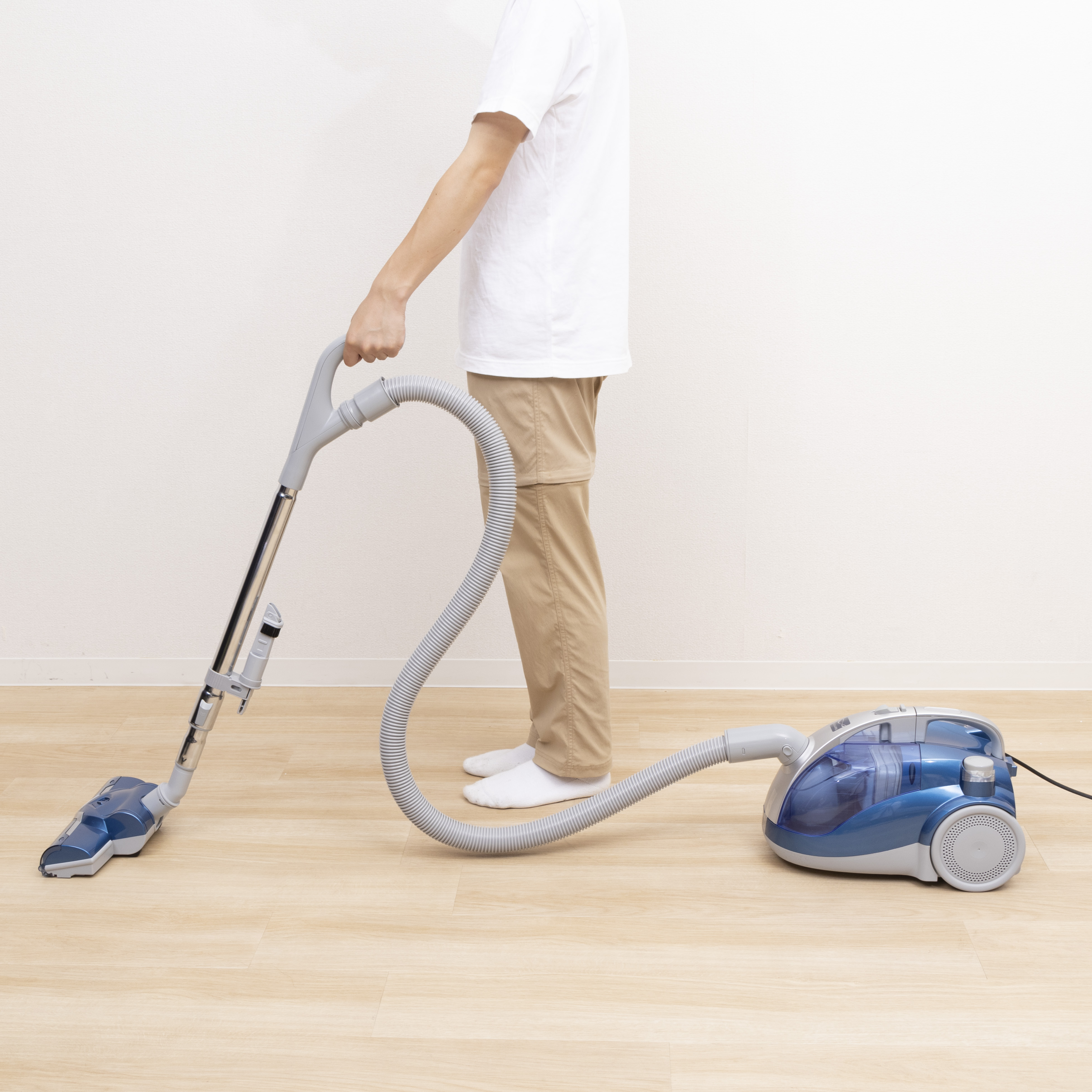 Compact Bagless Canister Vacuum 6