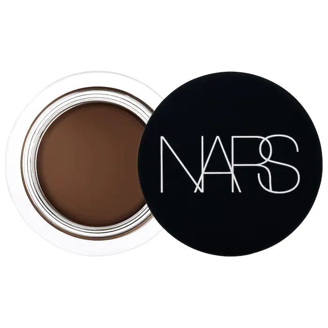 10 Best Concealers for Oily Skin in 2022 (Makeup Artist-Reviewed) 1