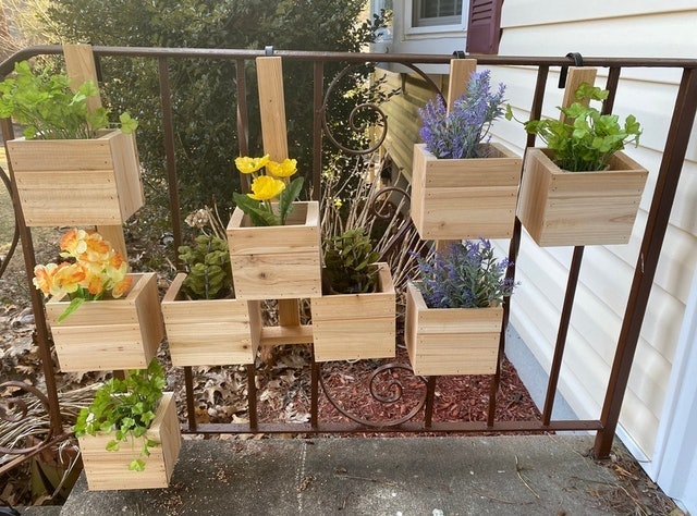 10 Best Railing Planters in 2022 (Master Gardener-Reviewed) 4