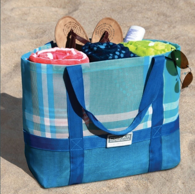 10 Best Beach Totes in 2022 (Hammacher Schlemmer, Mark & Graham, and More) 5