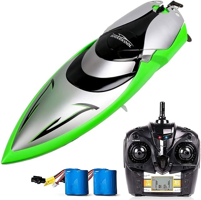 10 Best Remote Control Boats for the Pool in 2022 (Force1, Yezi, and More) 4