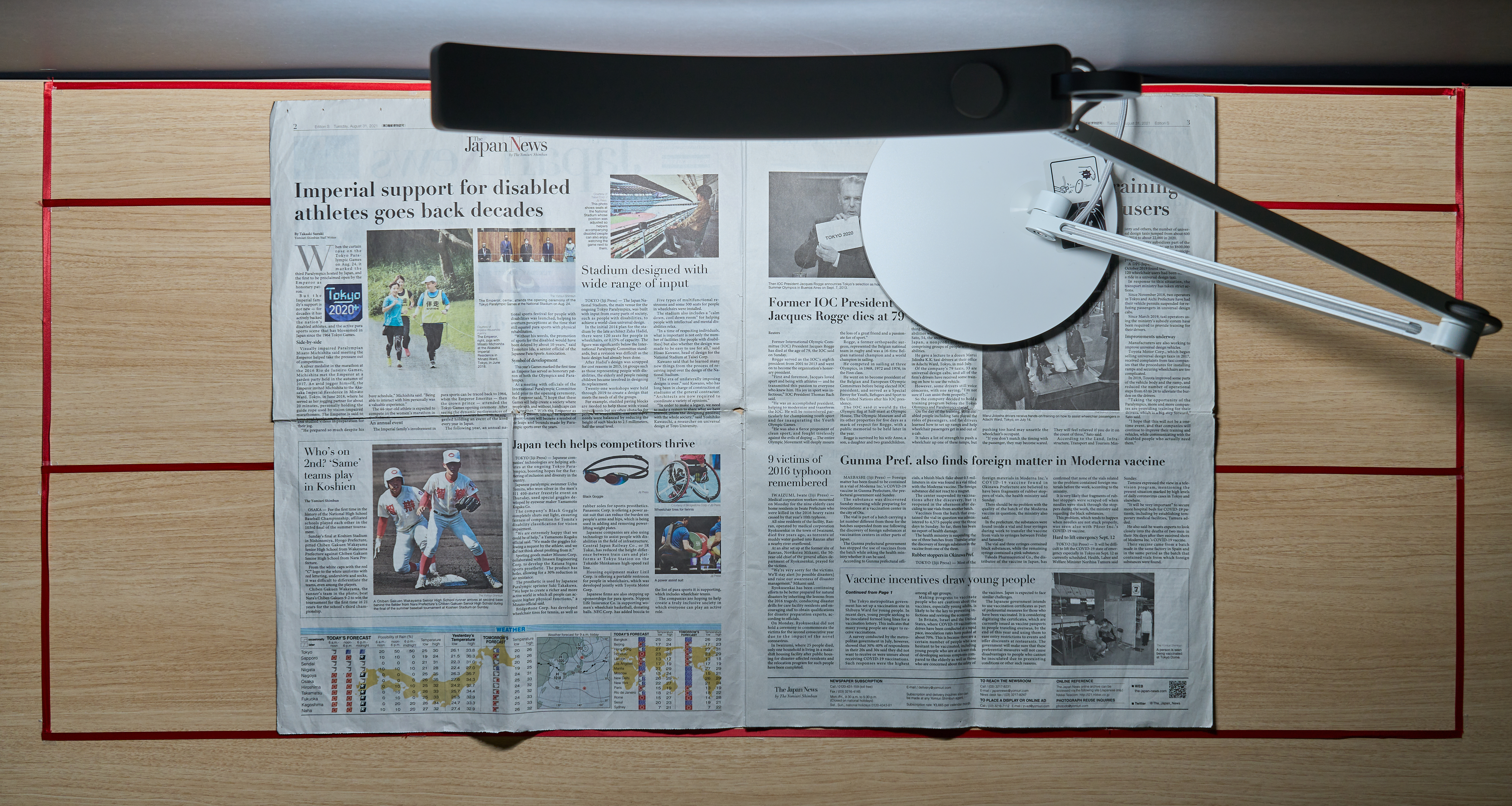 WiT e-Reading Desk Lamp 8