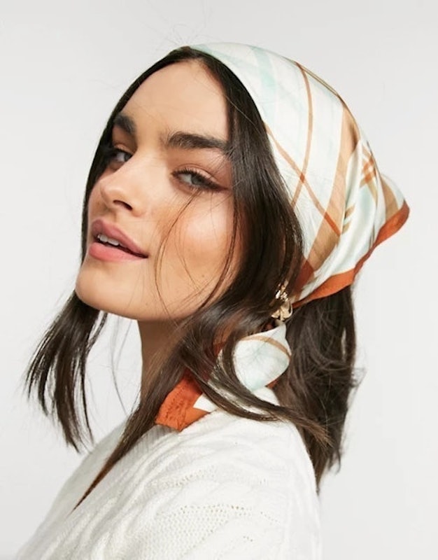 Polysatin Medium Headscarf 1
