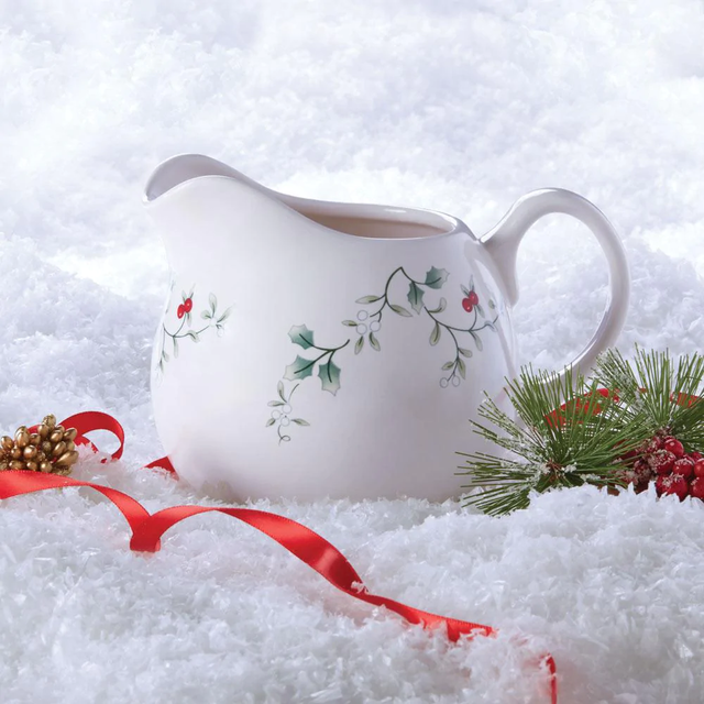 Holiday Gravy Boat and Stand 2