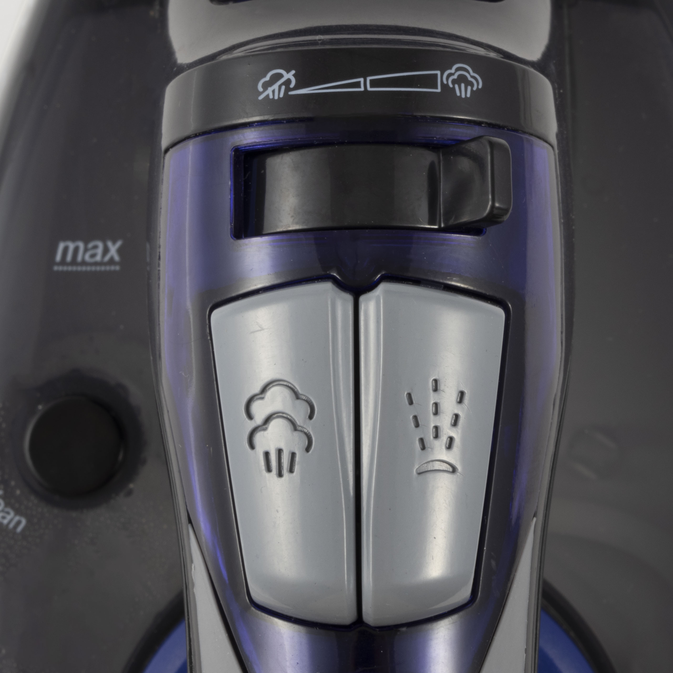Professional Grade 1700W Steam Iron 3