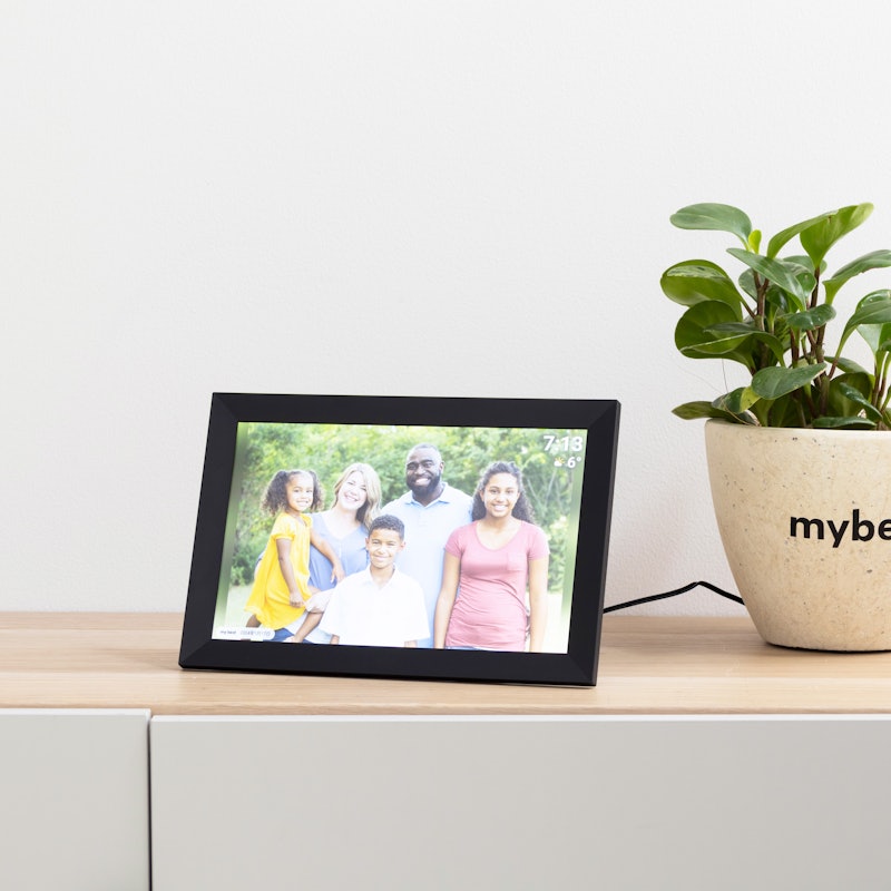 FRAMEO 10.1 Inch Smart WiFi Digital Photo Frame 9