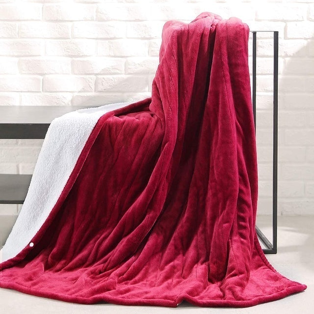 10 Best Lap Blankets in 2022 (Bedsure, MaxKare, and More) 5