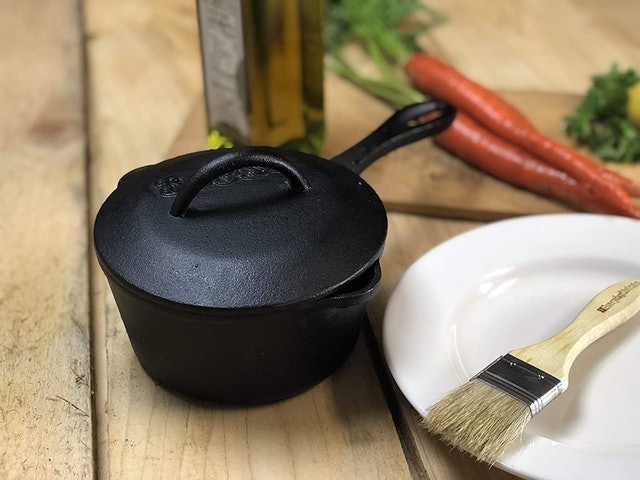 Lodge Pre-Seasoned Cast Iron Skillet With Assist Handle 2