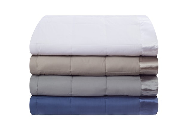 10 Best Winter Blankets in 2022 (Bedsure, Pendleton, and More) 4