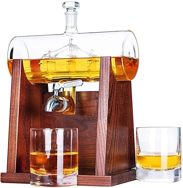 10 Best Whiskey Decanter Sets in 2022 (Whiskey and Alcohol-Expert Reviewed) 3