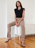 10 Best Female Interview Outfits of 2026 (Wardrobe Stylist-Reviewed) 5