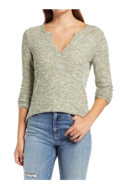 10 Best Thermal Shirts for Women in 2022 (Uniqlo, Under Armour, and More) 4