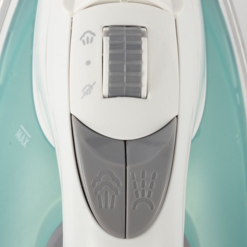 Retractable Cord Iron 3