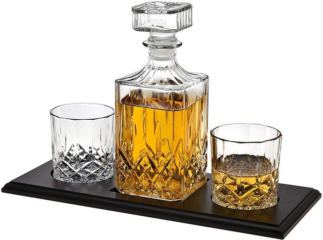 10 Best Whiskey Decanter Sets in 2022 (Whiskey and Alcohol-Expert Reviewed) 2