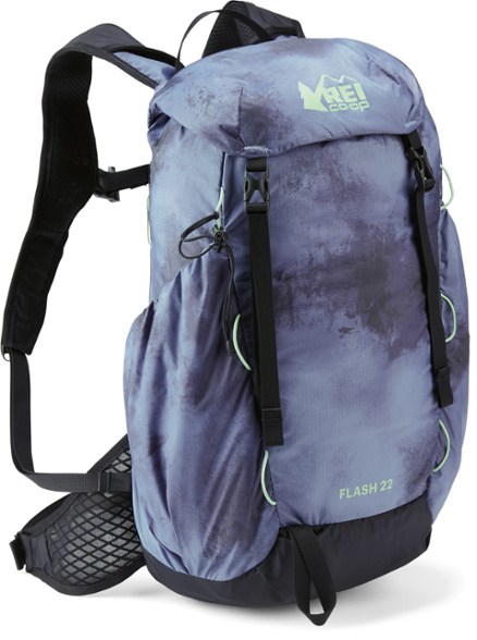 10 Best Daypacks for Hiking in 2022 (Outdoor Guide-Reviewed) 3