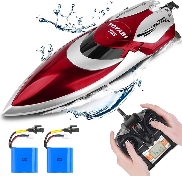 10 Best Remote Control Boats for the Pool in 2022 (Force1, Yezi, and More) 3