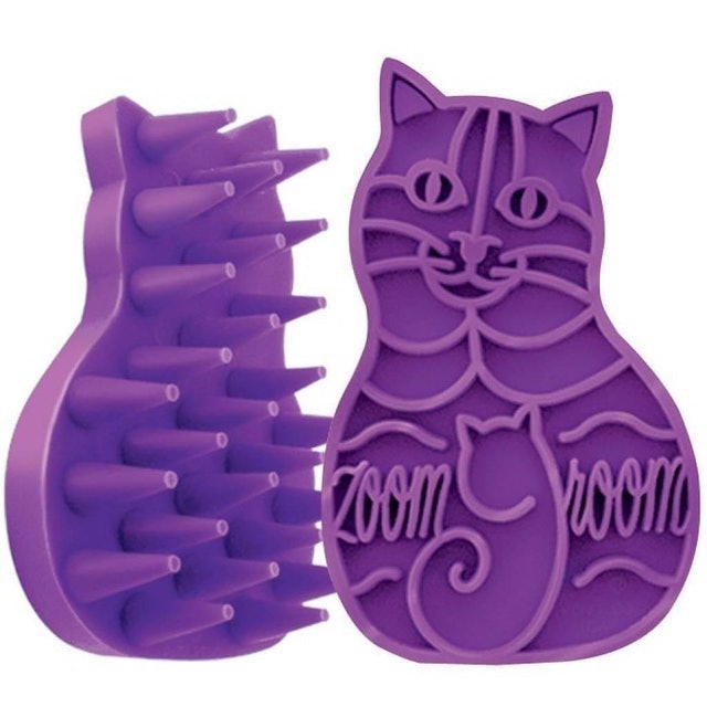 10 Best Cat Brushes in 2022 (Cleanhouse Pets, FURminator, and More) 5