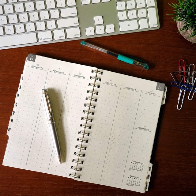 Monthly & Weekly Planner 2