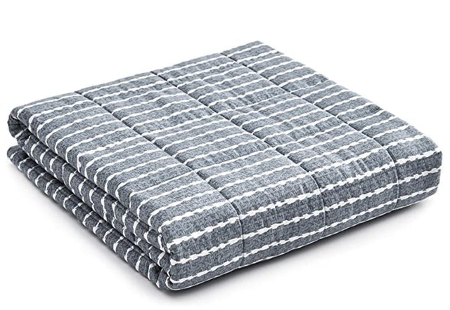 10 Best Weighted Blankets for Sleep in 2022 (YnM, LUNA, and More) 2