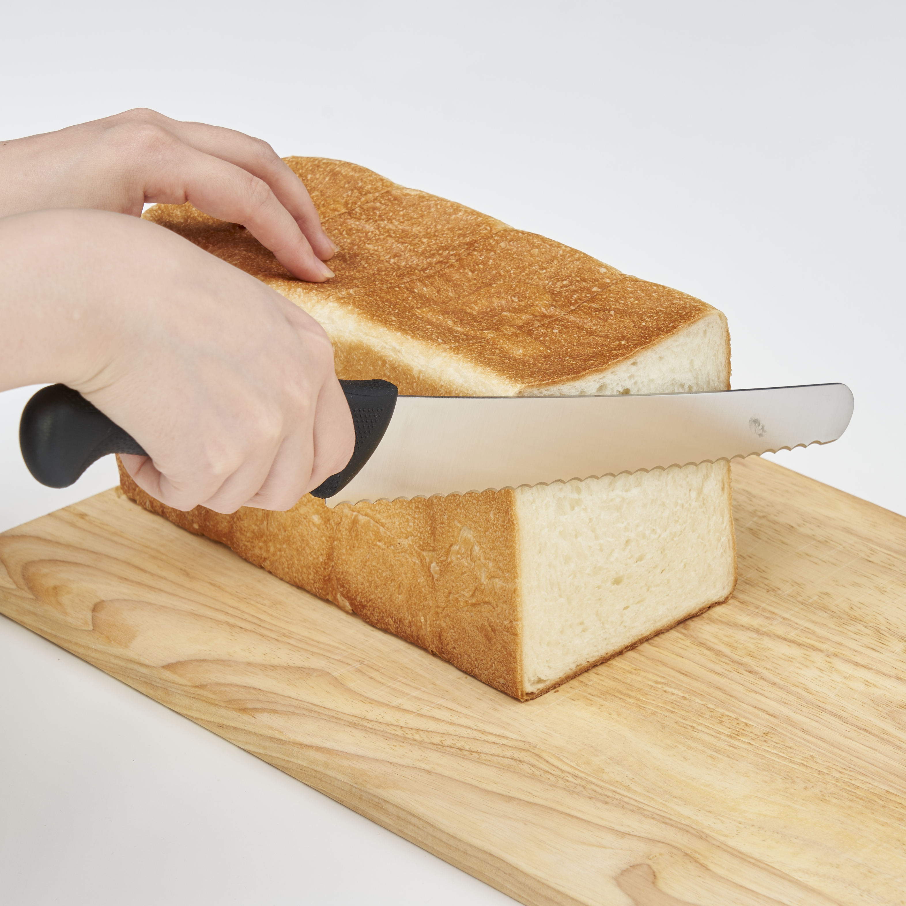 Millennia Wide Wavy Edge Bread Knife  4