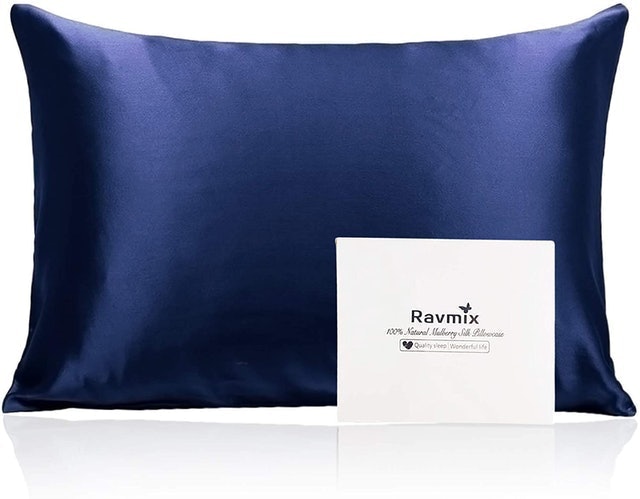 10 Best Silk Pillowcases in 2022 (Ravmix, Yanibest, and More) 1