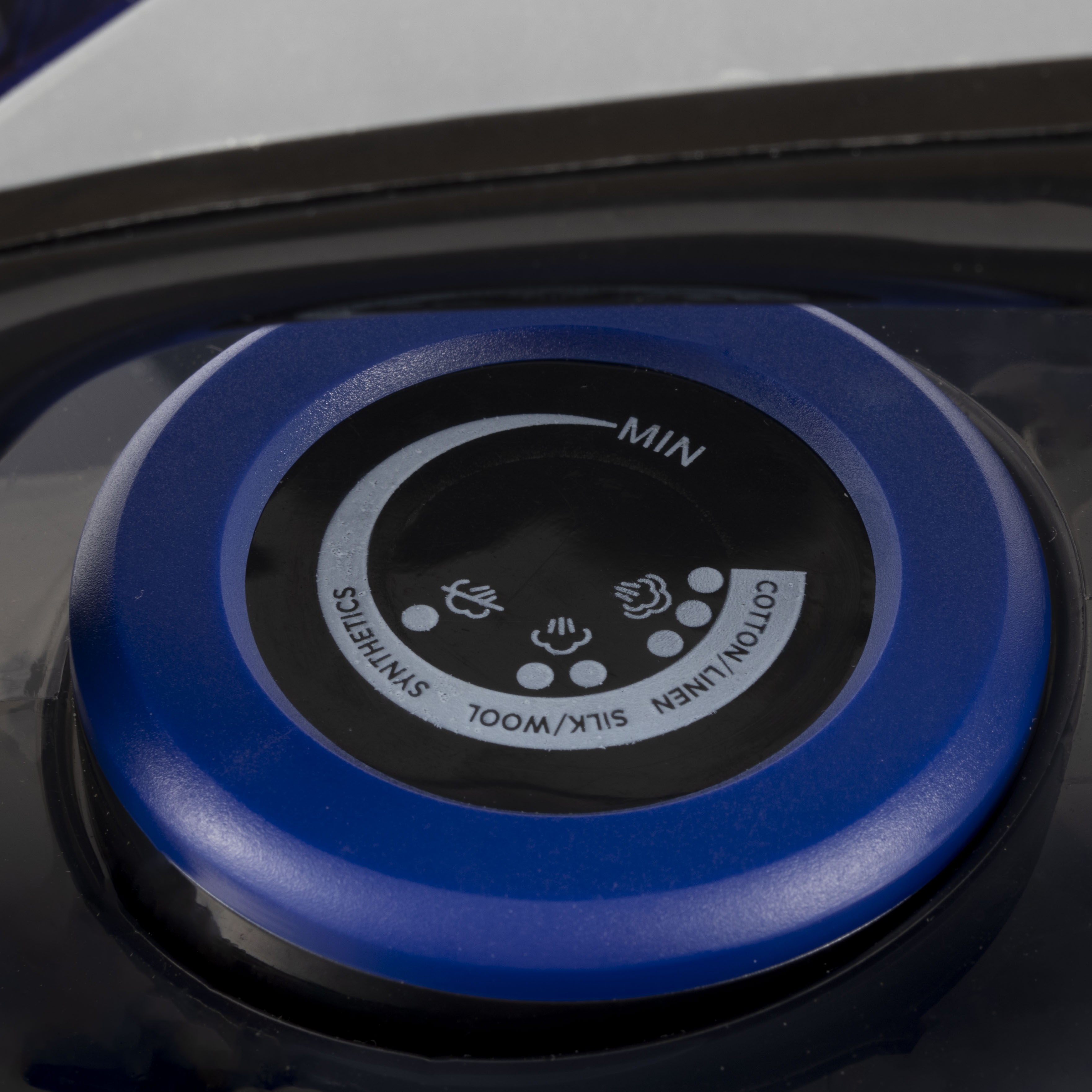 Professional Grade 1700W Steam Iron 4